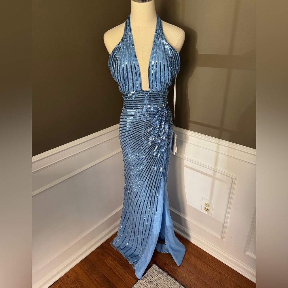 Mac Duggal Gorgeous Blue Sequin Gown. Size 4. NWT.